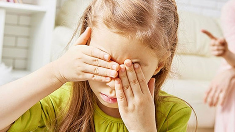 Πώς θα αποφύγετε να κάνετε ενοχικό το παιδί