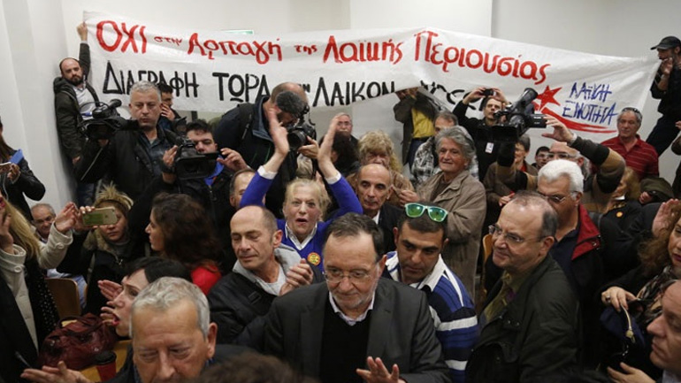 Κάλεσμα της ΛΑΕ για νέα συγκέντρωση σε συμβολαιογραφείο και ακύρωση πλειστηριασμών