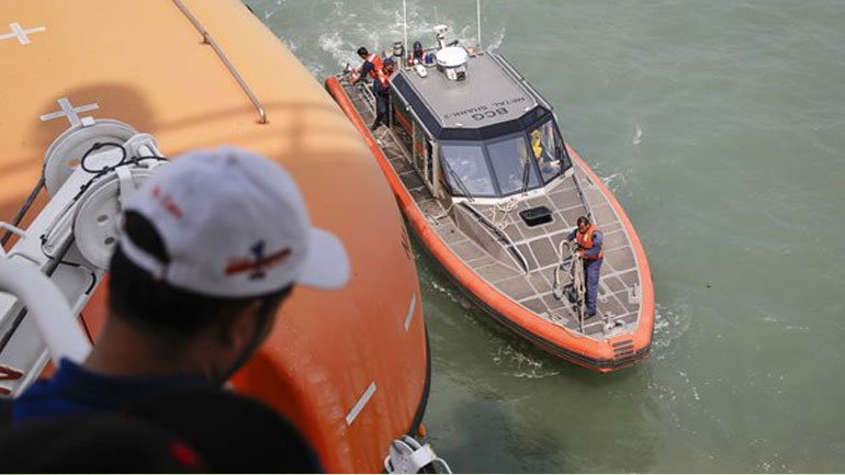 Ανατροπή πλοίου στη Μαλαισία: Ένας νεκρός και 14 αγνοούμενοι