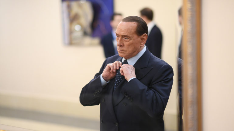 Έτοιμος για συνεργασία με τα Πέντε Αστέρια ο Μπερλουσκόνι