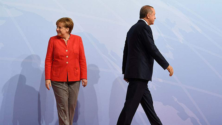 Τι αναφέρει ο γερμανικός Τύπος για την παρέμβαση της Μέρκελ για την απελευθέρωση των Ελλήνων στρατιωτικών