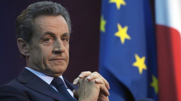 Yπό κράτηση για δεύτερη μέρα ο Σαρκοζί