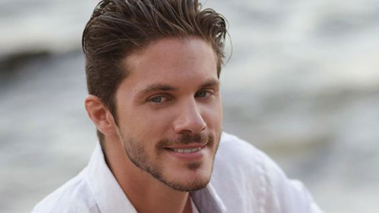 Βίντεο: Ο Νίκος Οικονομόπουλος ανεβαίνει στο θεατρικό σανίδι;