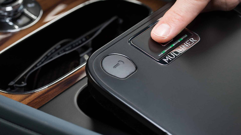 Στο SUV της Bentley υπάρχει ντουλαπάκι με δακτυλικό αποτύπωμα