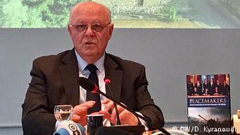 O Tζέιμς Πάρντιου στην Deutsche Welle