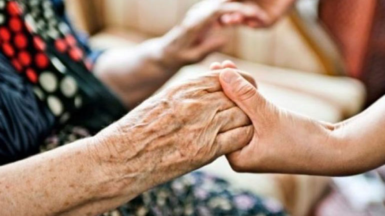 Καταβολή των δεδουλευμένων ζητούν οι εργαζόμενοι στα προγράμματα «Βοήθεια στο Σπίτι»