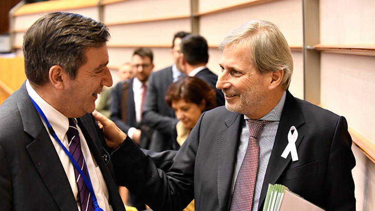 Βρυξέλλες: Συνάντηση του δημάρχου Αθηναίων Γ. Καμίνη με τον Επίτροπο για τη Διεύρυνση Γιοχάνες Χαν