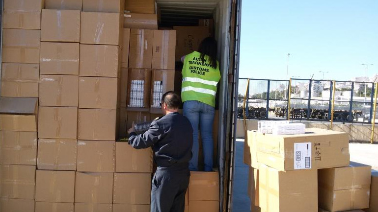 Δεσμεύτηκε φορτίο 19 τόνων ζωοτροφών στο τελωνείο του Πειραιά