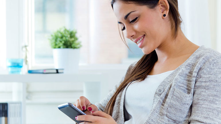 Έρευνα: Πώς χρησιμοποιούν οι γυναίκες το κινητό;