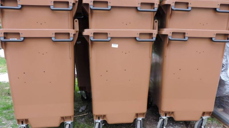 Καφέ κάδοι για οργανικά απορρίμματα στον Δήμο Καλαμάτας