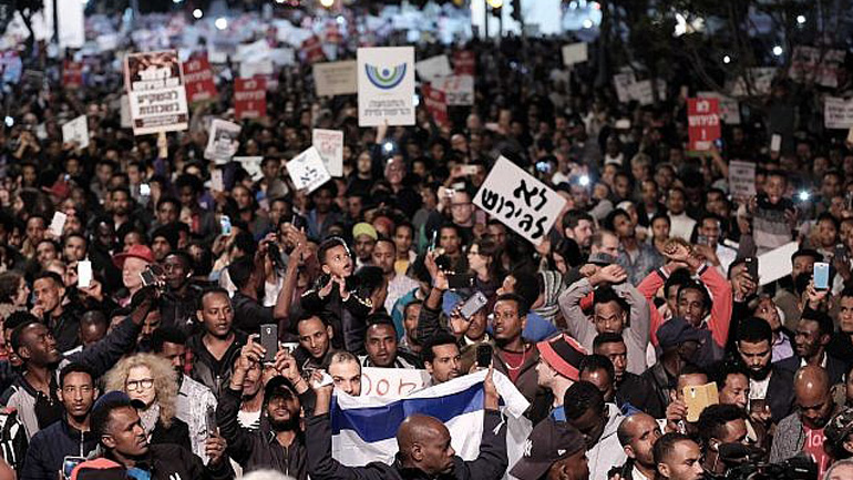 Ισραήλ: Χιλιάδες διαδήλωσαν στο Τελ Αβίβ κατά της απέλασης Αφρικανών μεταναστών