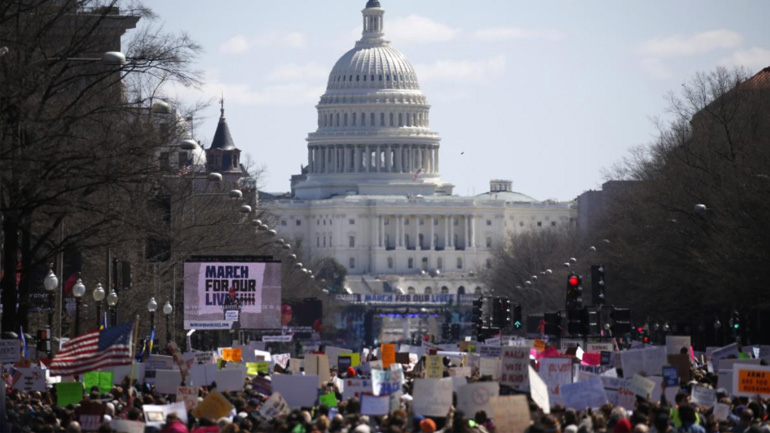 ΗΠΑ: Χιλιάδες μαθητές, φοιτητές και καθηγητές διαδηλώνουν σε όλη τη χώρα εναντίον των πυροβόλων όπλων