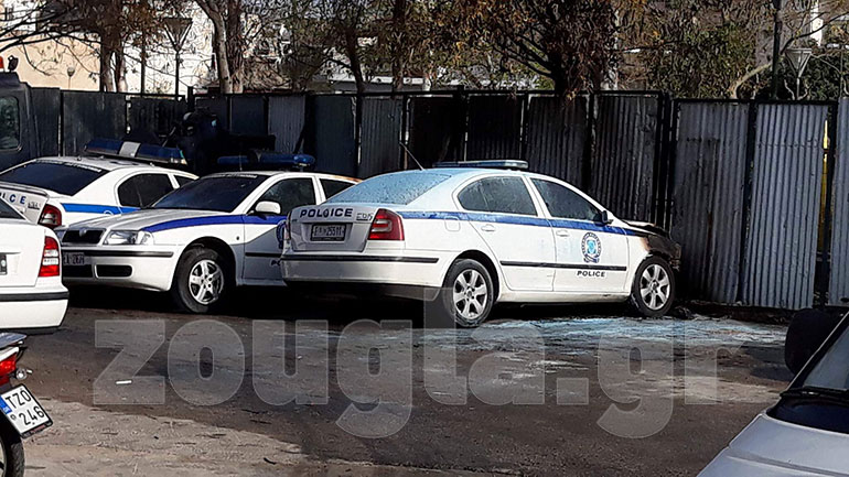 Επίθεση με μολότοφ στην Τροχαία Περιστερίου