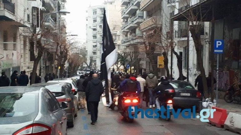Πορεία οπαδών του ΠΑΟΚ στη Θεσσαλονίκη – Η αστυνομία μπλόκαρε την κάθοδό τους στην Αθήνα