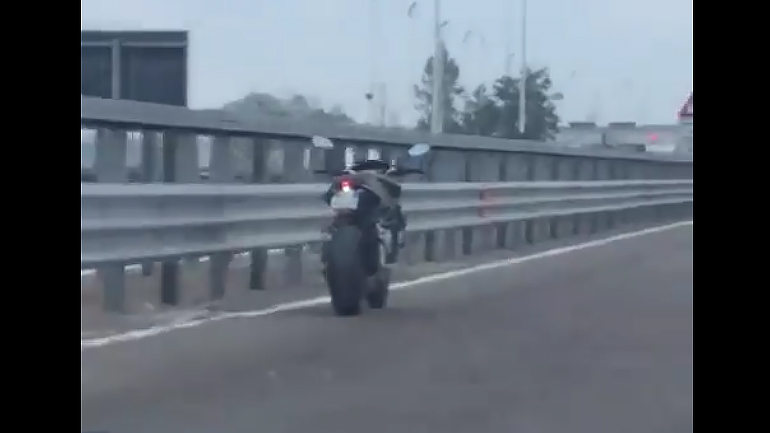 Μια μοτοσυκλέτα με αναβάτη …φάντασμα!