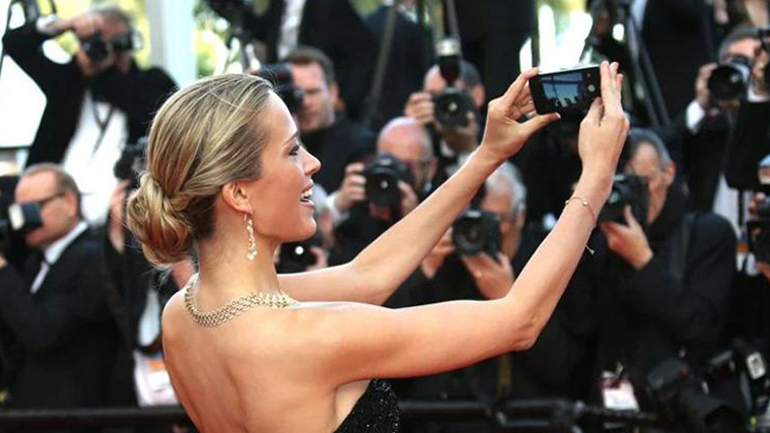 Τέλος οι selfies στο κόκκινο χαλί των Καννών και οι πρωινές δημοσιογραφικές προβολές