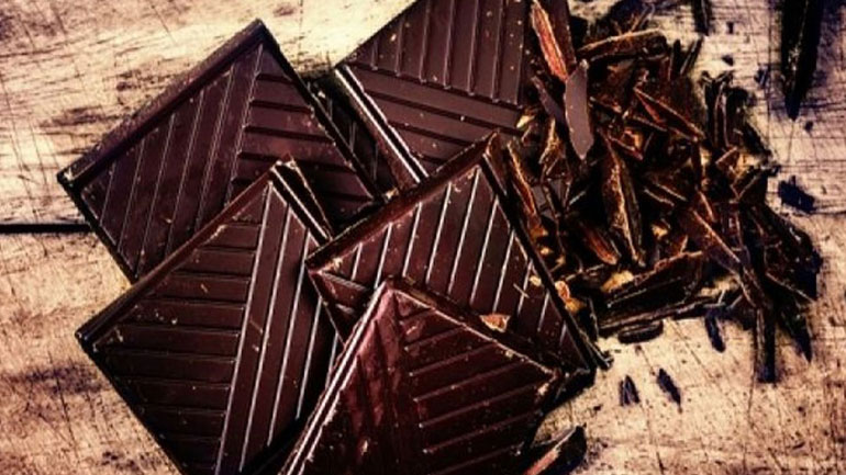 Γιατί πρέπει να βάλετε τη μαύρη σοκολάτα από σήμερα κιόλας στη ζωή σας