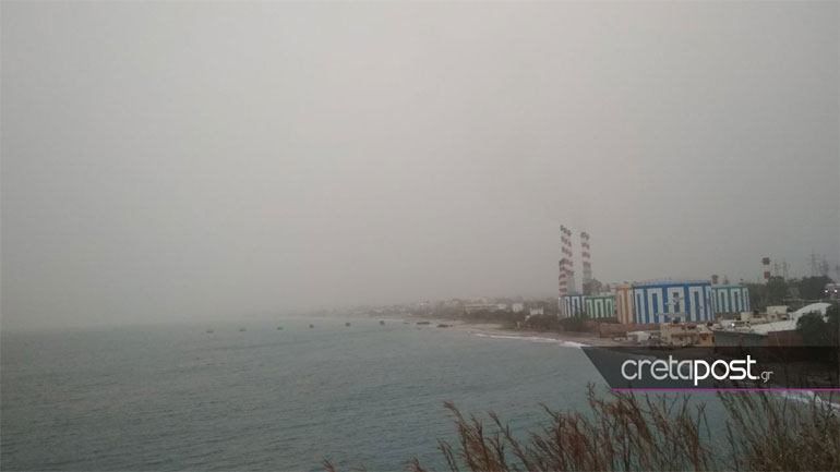 «Ορατότης μηδέν» στην Κρήτη λόγω της αφρικανικής σκόνης