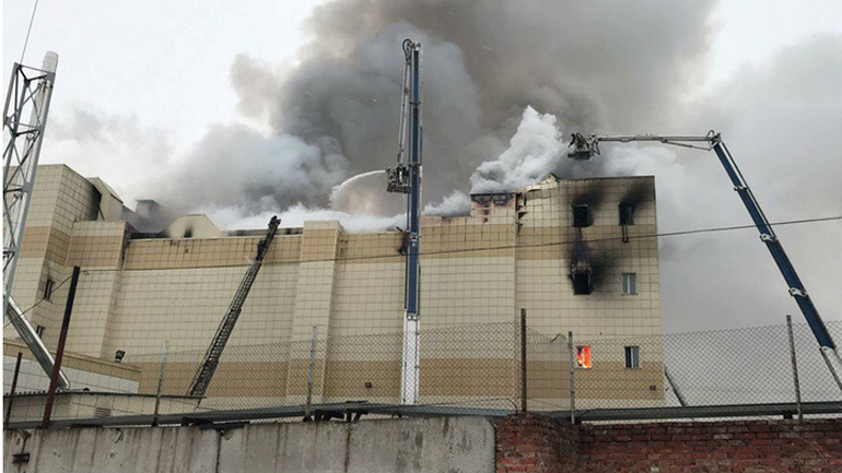 Τουλάχιστον 48 νεκροί από τη φονική πυρκαγιά στη Ρωσία