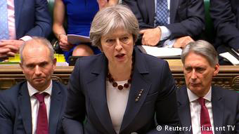 Αλληλεγγύη προς την Τ. Μέι οι απελάσεις;