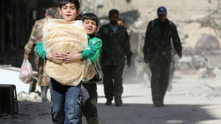 Ανατολική Γούτα: Αυτοκινητοπομπή από 100 λεωφορεία με αντάρτες και αμάχους αποχώρησε τη νύχτα