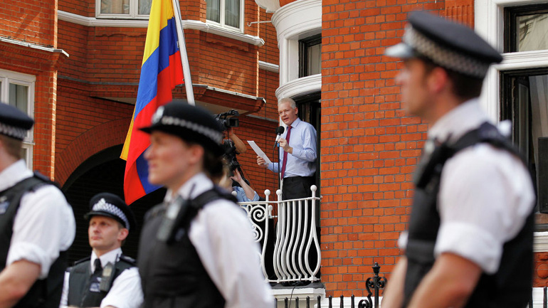 Βρετανία-Ντάνκαν: «Ο Τζούλιαν Ασάνζ είναι ένα άθλιο σκουλήκι που πρέπει να παραδοθεί στη δικαιοσύνη»