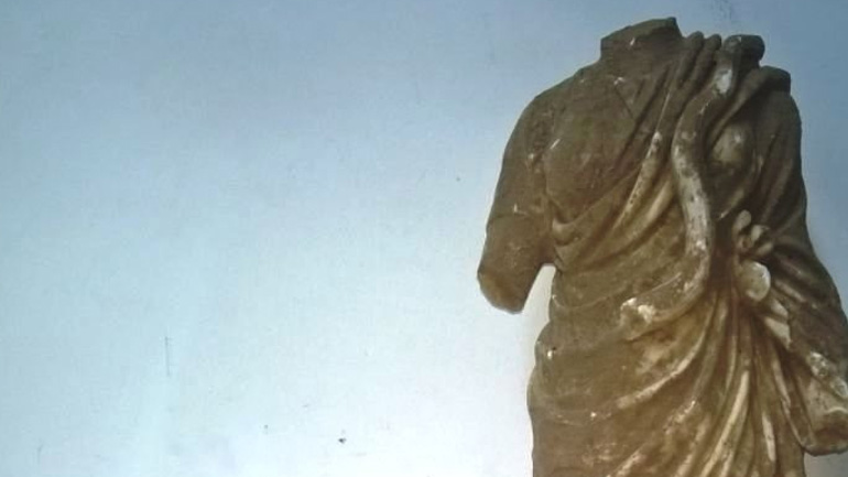 Επιχείρησαν να πουλήσουν ακέφαλο αρχαίο άγαλμα της θεάς Υγείας έναντι 500.000 ευρώ