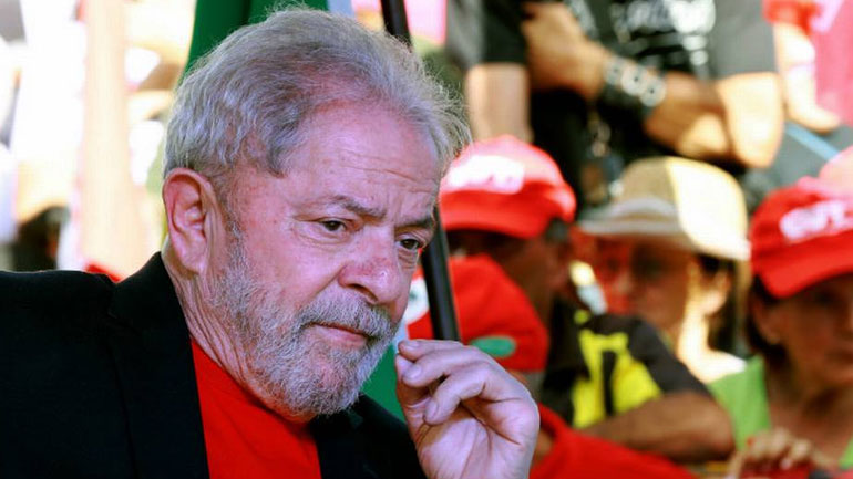 Βραζιλία: Πυροβολισμοί σε λεωφορεία της αυτοκινητοπομπής του πρώην προέδρου Λούλα