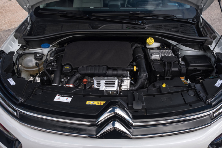 Οι κινητήρες ξεκινούν από τα 1.2 λίτρα (βενζίνη) ενώ υπάρχει και έκδοση diesel 1.6