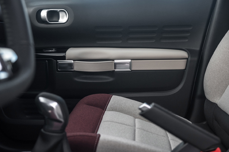 Οι ιμάντες στις πόρτες...