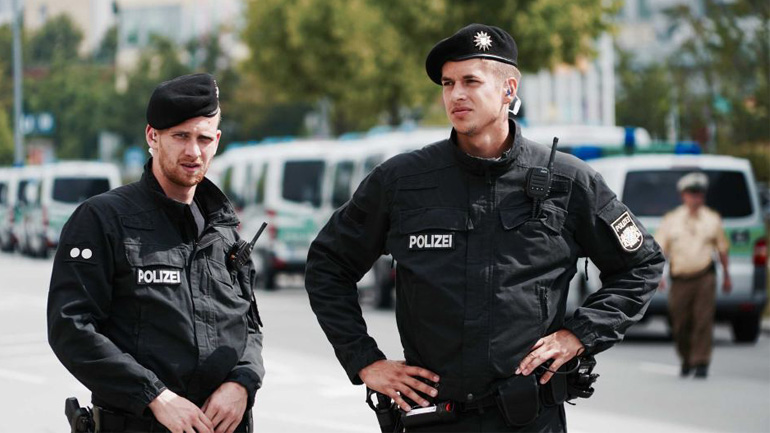 Γερμανία: Χωρισμός με τη βοήθεια της… αστυνομίας