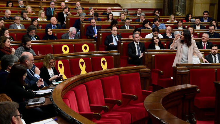 Καταλονία: Το κοινοβούλιο υπερασπίζεται το δικαίωμα του Πουτζντεμόν να θέσει ξανά υποψηφιότητα για την προεδρία