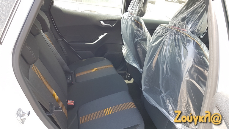 Τα πίσω καθίσματα