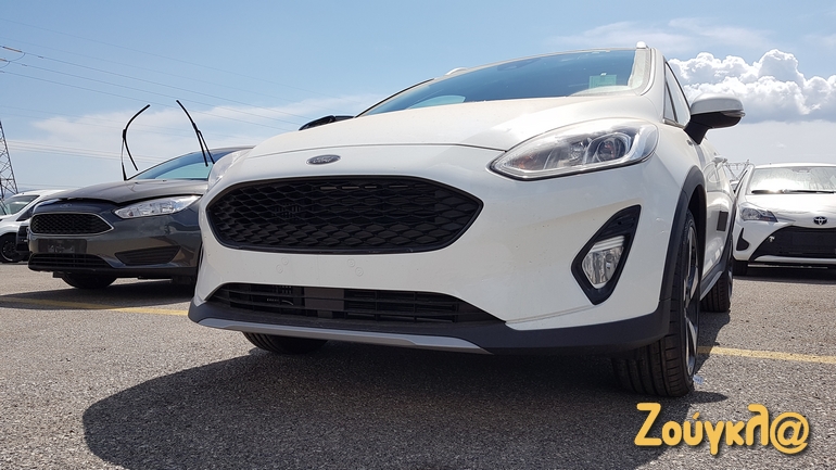 Η σπορ σχεδίαση της εμπρός μάσκας δίνει άλλον αέρα στο μοντέλο