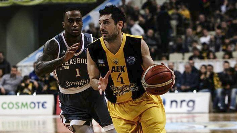 Ρατσιστική επίθεση από νεαρό φίλο της ΑΕΚ καταγγέλλει ο Ντι Μποστ