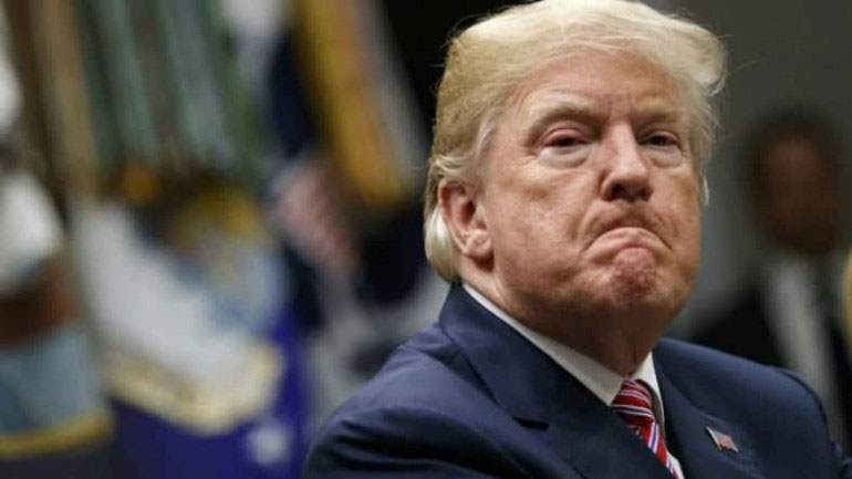 Ο Ντ. Τραμπ διερωτάται εάν η Amazon πληρώνει αρκετούς φόρους