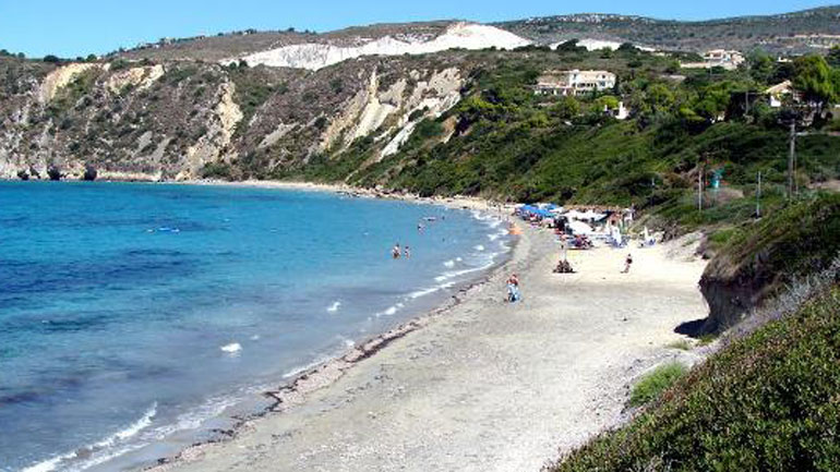 Συναγερμός στις Αρχές: Βαρέλι με τοξικά απόβλητα ξεβράστηκε σε παραλία της Κεφαλονιάς