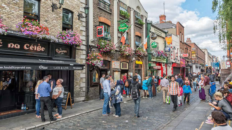 Ιρλανδία-Μεγάλη Παρασκευή: Οι παμπ σερβίρουν αλκοόλ για πρώτη φορά έπειτα από 90 χρόνια