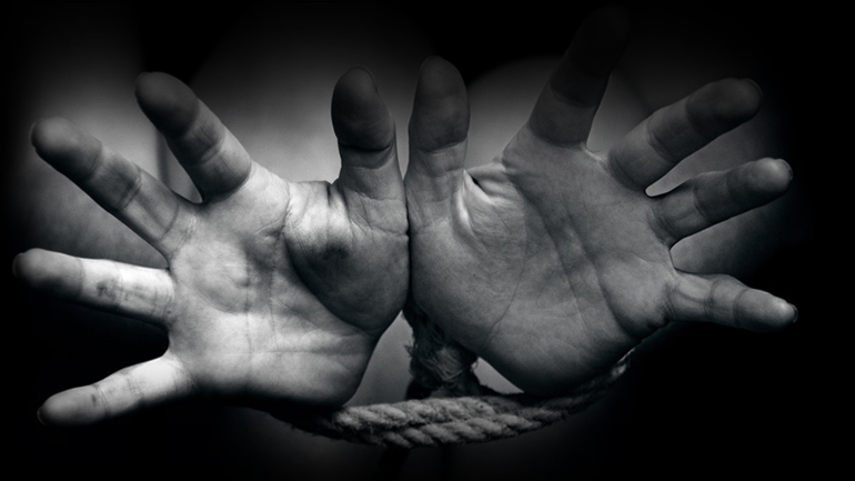 Φυλάκισε στο σπίτι τα ξαδέλφια του