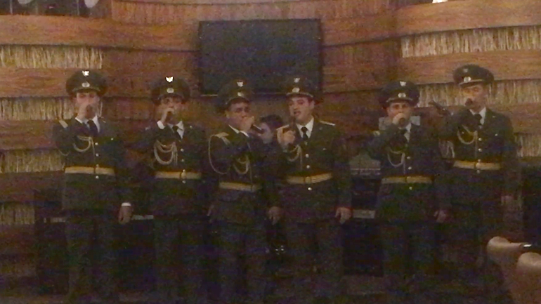 Οι Αρμένιοι Ευέλπιδες τραγουδούν: Η Ελλάδα ποτέ δεν πεθαίνει