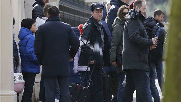 Αναχωρούν εντός της ημέρας οι ρώσοι διπλωμάτες που απελάθηκαν από τις ΗΠΑ