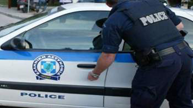 Εξαρθρώθηκε σπείρα που εμβόλιζε βιτρίνες με αυτοκίνητα