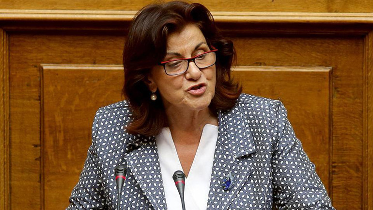 Θεανώ Φωτίου: «Όταν ο κ. Μητσοτάκης λέει ότι θα μειώσει τη φορολογία, εννοεί ότι θα μειώσει το κοινωνικό κράτος»