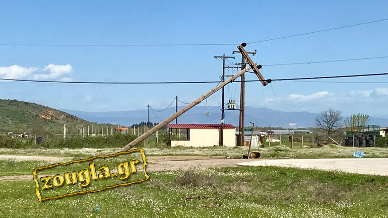 Καταστροφές από τους ισχυρούς ανέμους στην Καρδίτσα – Άφαντα τα συνεργεία της ΔΕΗ