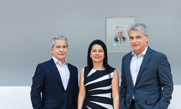 Ο Στέλιος Σκλαβενίτης, μαζί με τα αδέλφια του Μαρία και Γεράσιμο