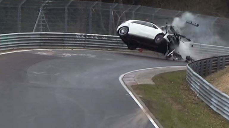 Μπήκε με τούμπες στη στροφή!