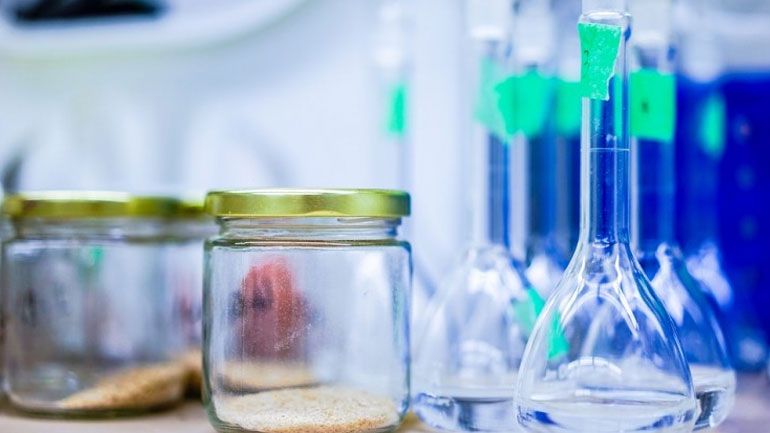 Στον… αυτόματο πιλότο πλέον η Χημεία – Σύστημα τεχνητής νοημοσύνης θα καθοδηγεί τους χημικούς