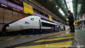 Για τον Γάλλο πρόεδρο η πιο επικίνδυνη πολιτικά απεργία είναι αυτή του δημόσιου σιδηρόδρομου