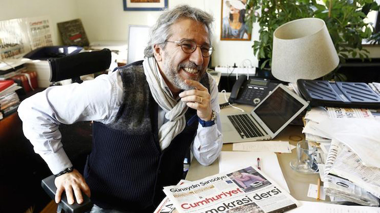 Η Τουρκία ζητά την έκδοση ερυθράς αγγελίας εναντίον δημοσιογράφου