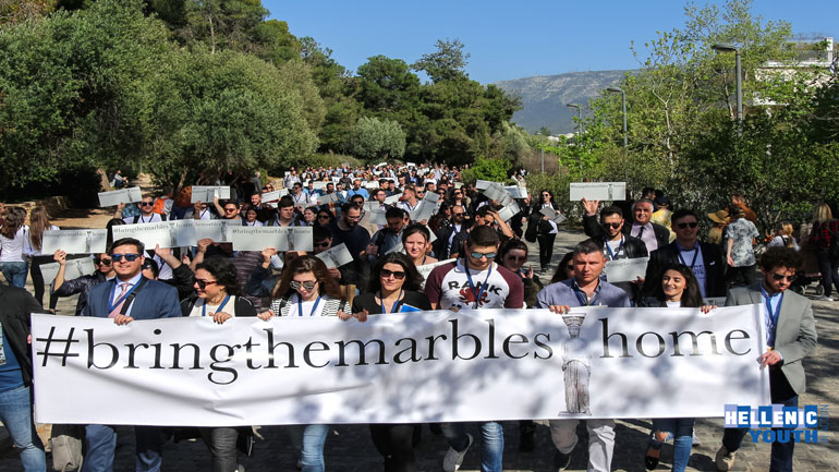 Απανταχού νέοι Έλληνες από όλον τον κόσμο έχουν ένα μήνυμα για τη Βρετανία